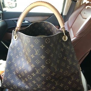 Authentic Louis Vuitton Artsy mm